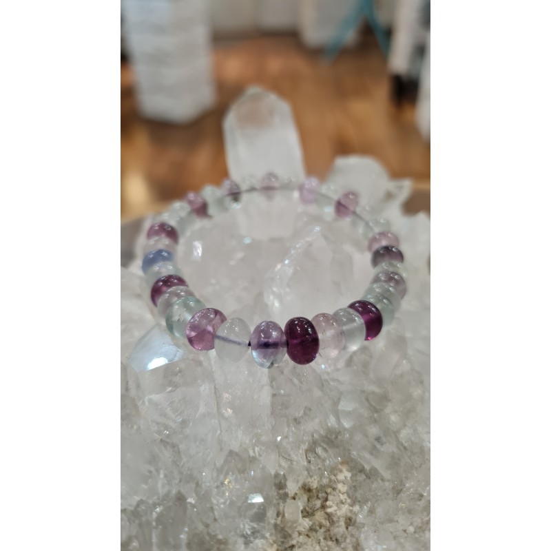 BRACELET EN FLUORITE MULTICOLORE.