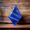 LAPIS LAZULI FORME DIAMANT SUR SOCLE 1