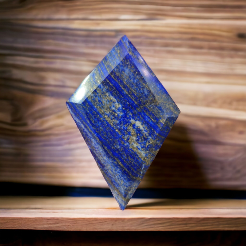 LAPIS LAZULI FORME DIAMANT SUR SOCLE 2