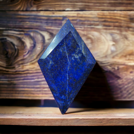 LAPIS LAZULI FORME DIAMANT SUR SOCLE 1