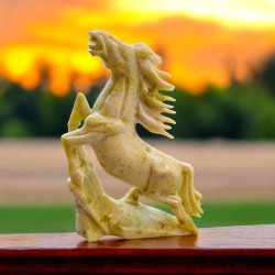 JADE CHEVAL SCULPTÉ